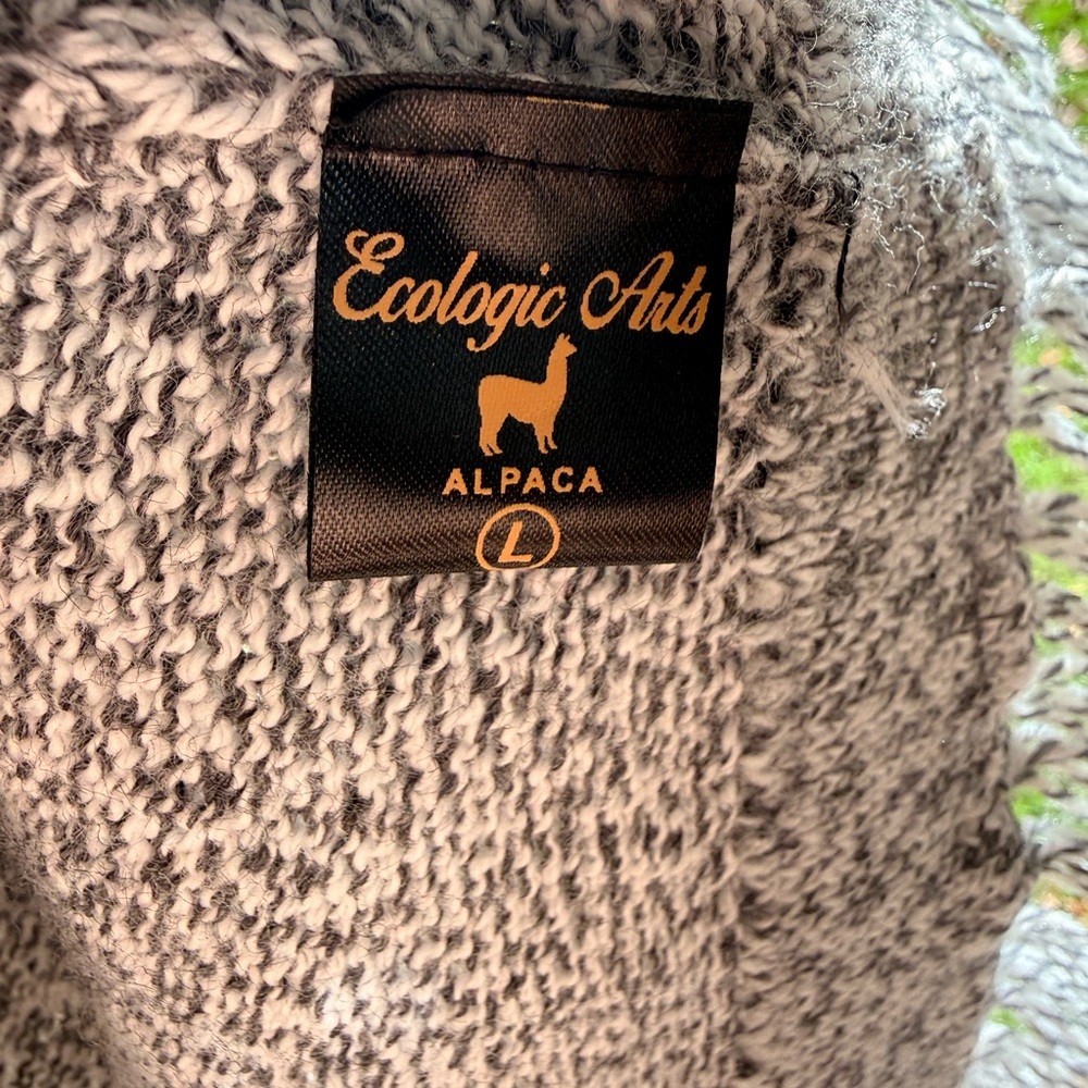 Elegant Black White and Gray Women's Sweater - Picture 5 of 8